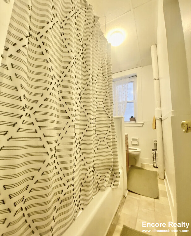 1810 Commonwealth Ave, Brighton