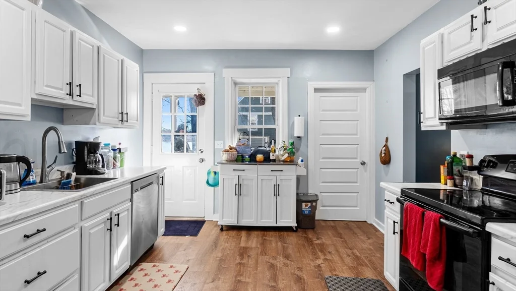 6 Crescent St, Whitinsville