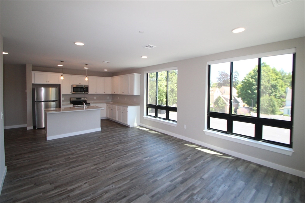 629 Washington St, Whitman