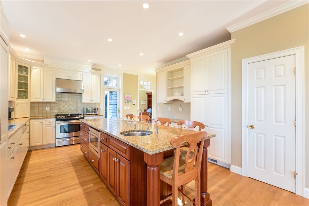 1 Puddingstone Ln, Acoaxet