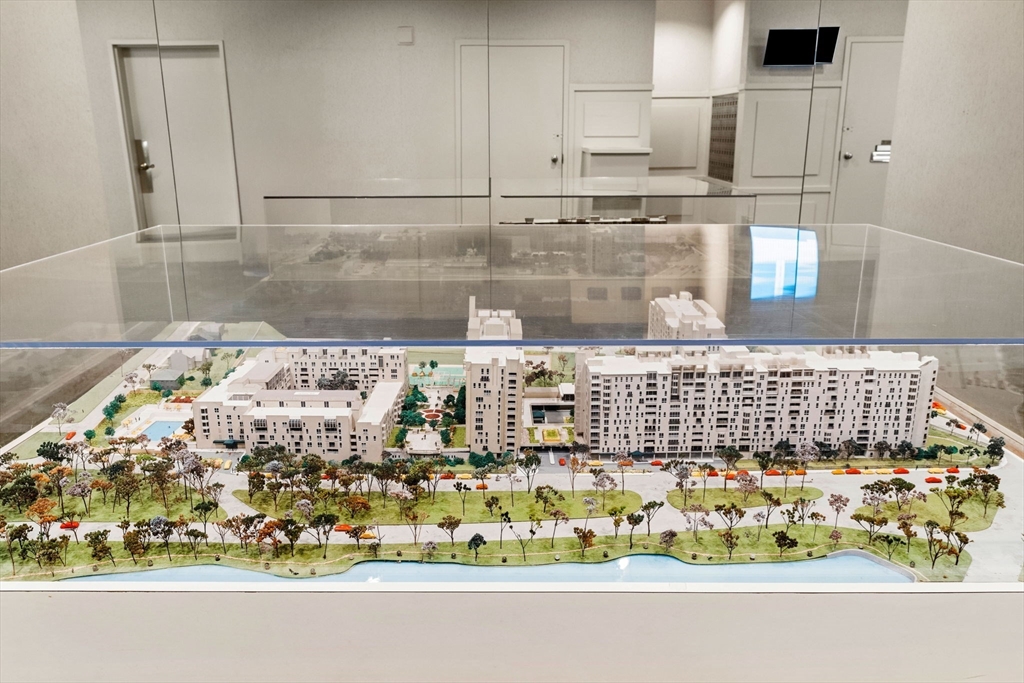 33 Pond Ave, Brookline