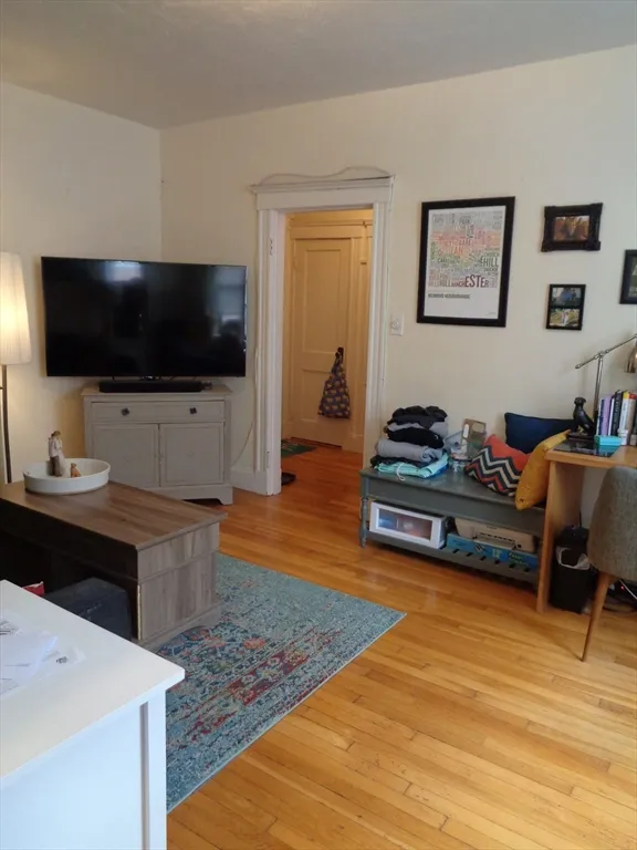 66 Queensberry St, Fenway