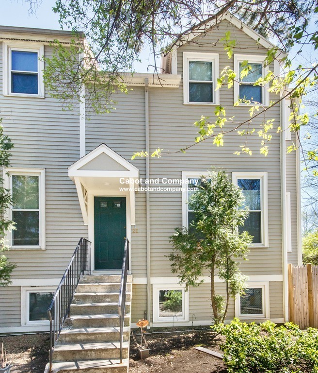 2 Brewer St, Jamaica Plain