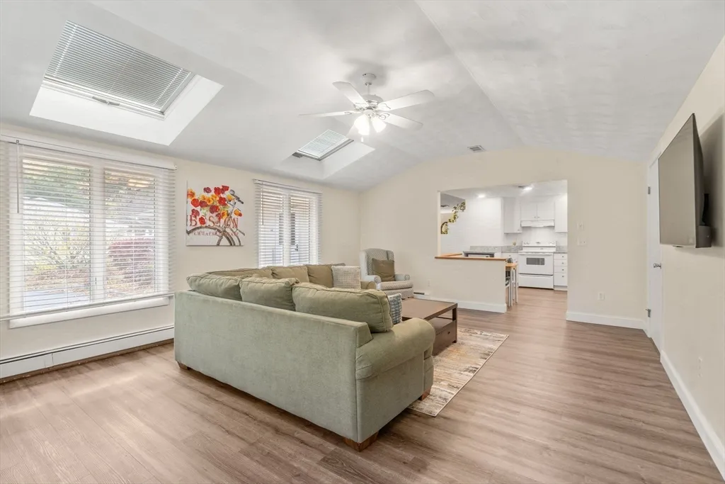 14 Corrine Dr, Framingham