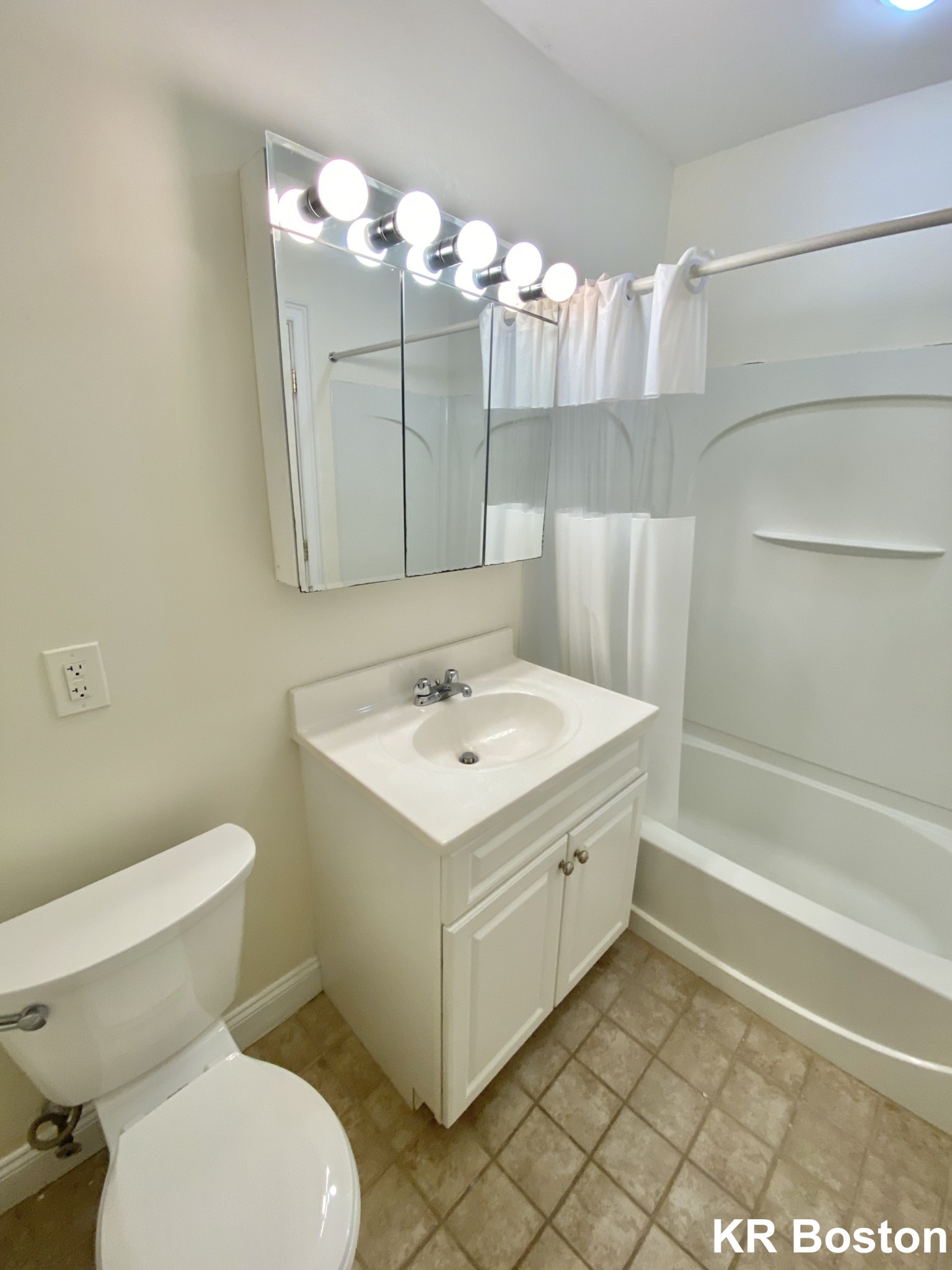 2 bed, 2 bath apartment for rent at 52 Ashford St Unit 2, Allston — photo 3 of 7