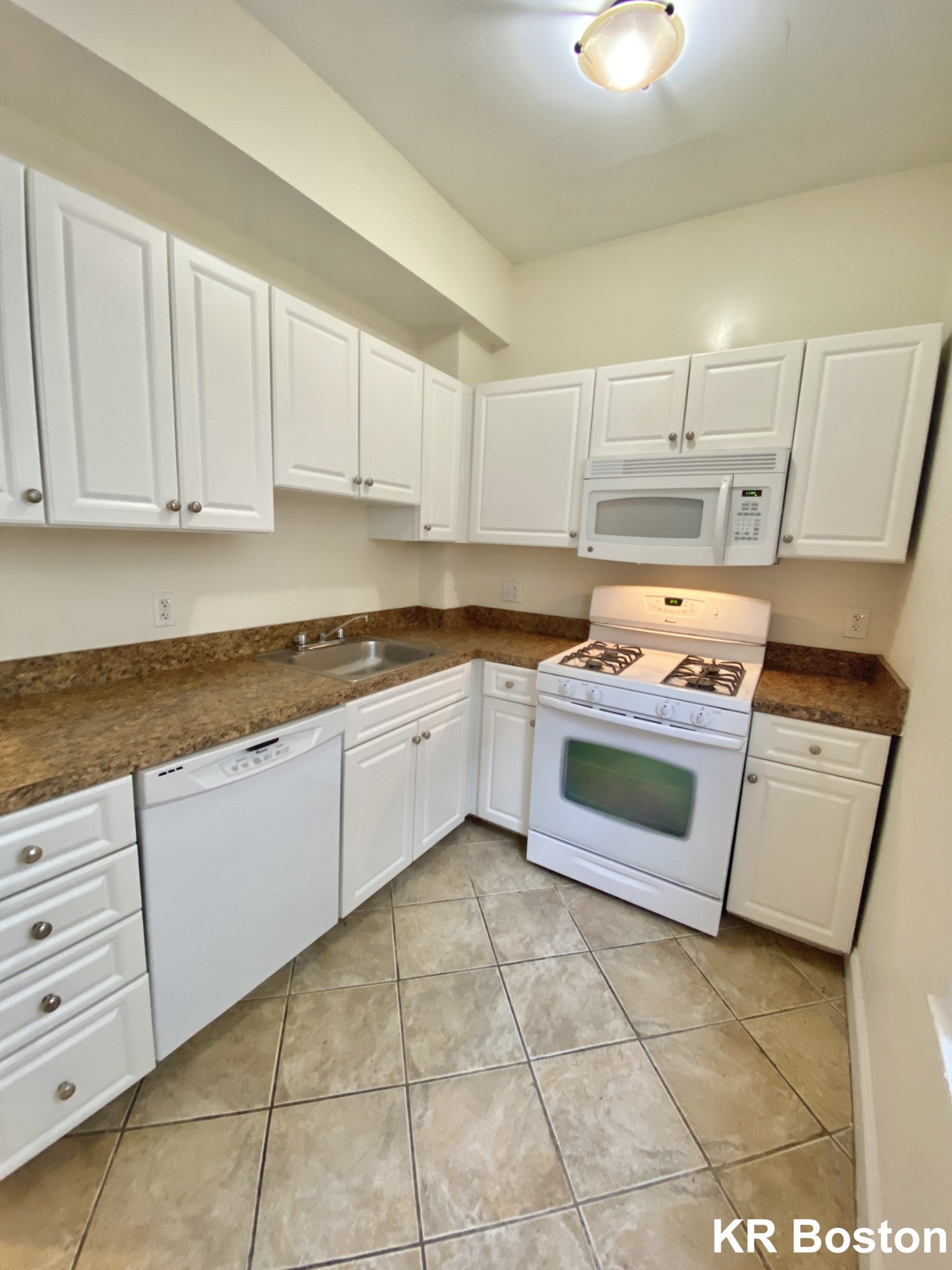 2 bed, 2 bath apartment for rent at 52 Ashford St Unit 2, Allston — photo 4 of 7