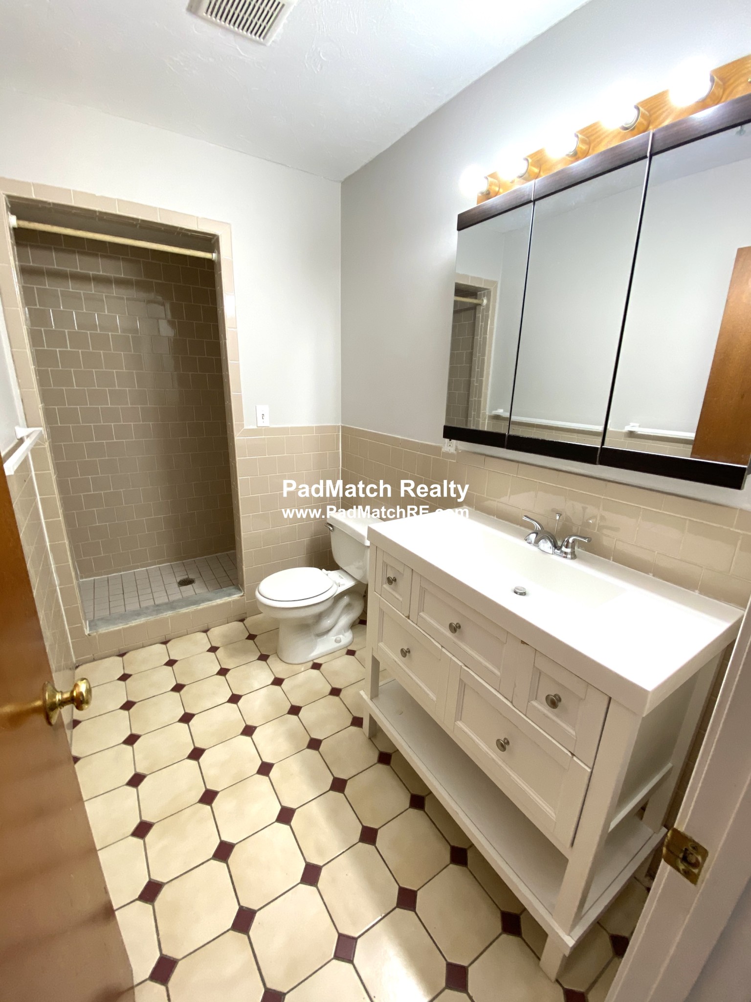 3 bed, 1 bath apartment for rent at 530 Columbus Unit 6, South End — photo 9 of 13