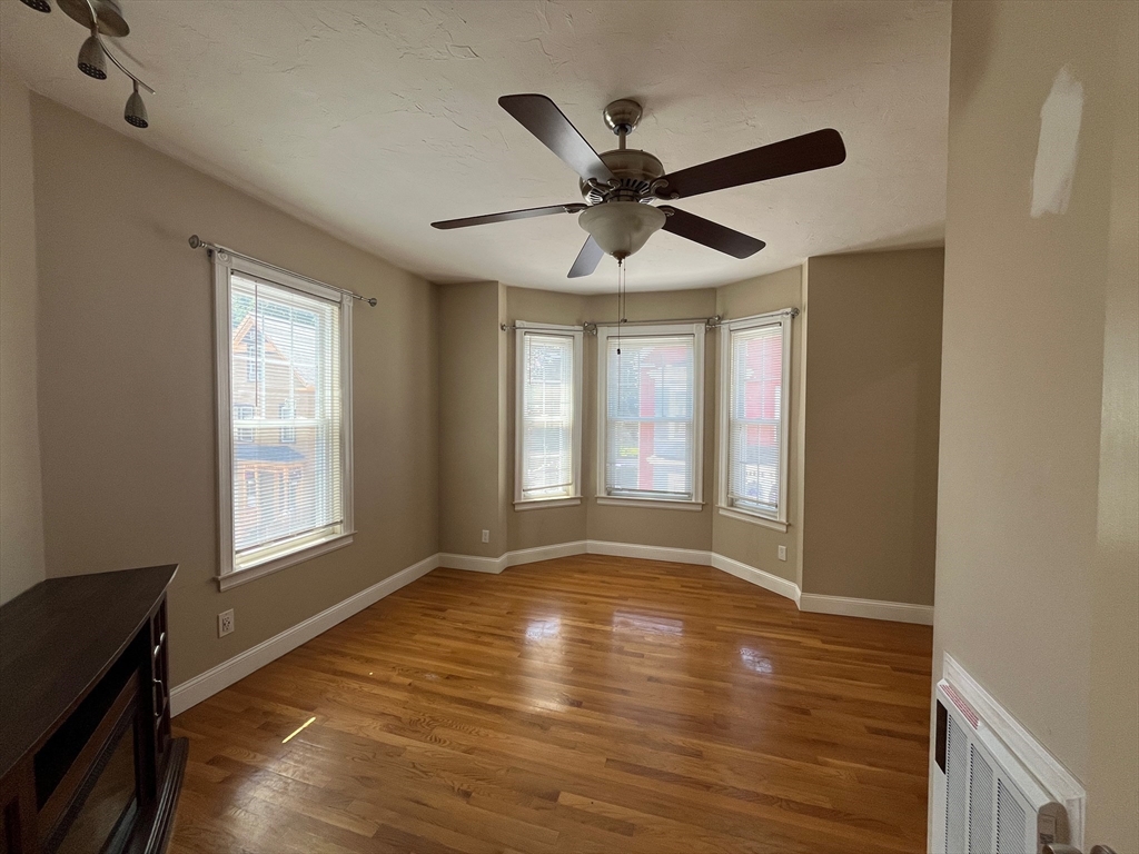 2 Woodville Park, Roxbury