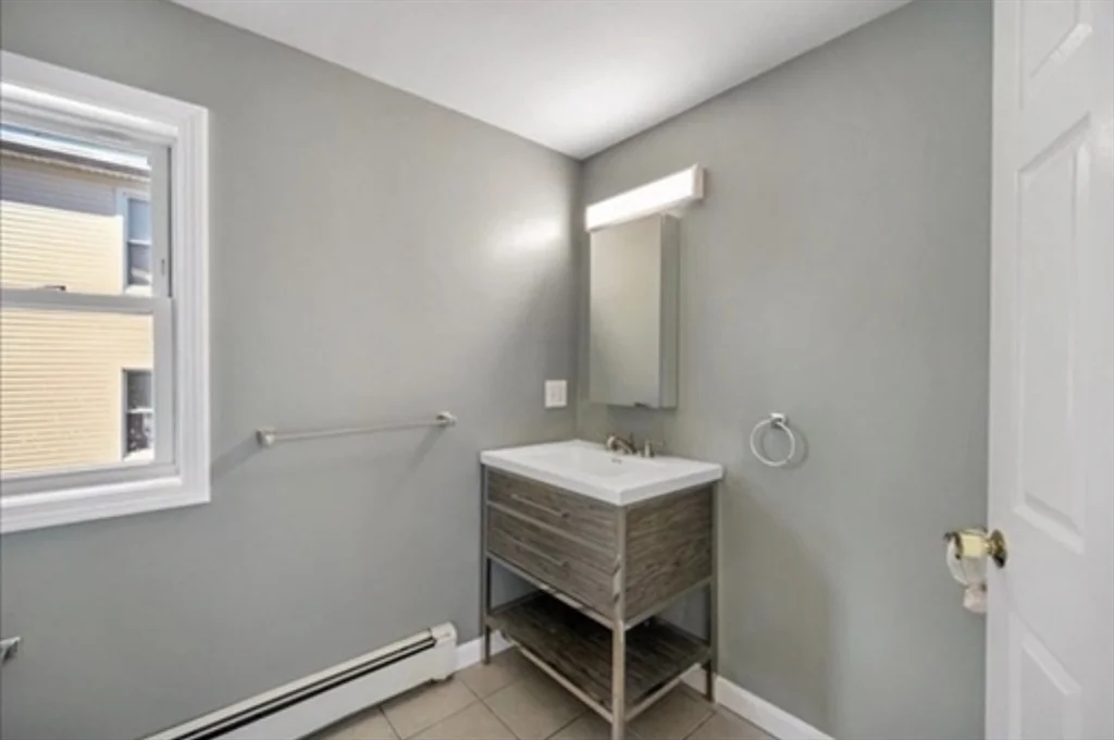 151 Whipple St, Fall River