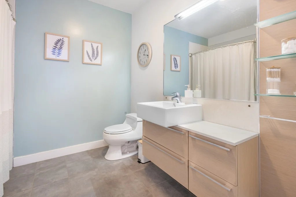 210 Bolton St, South Boston