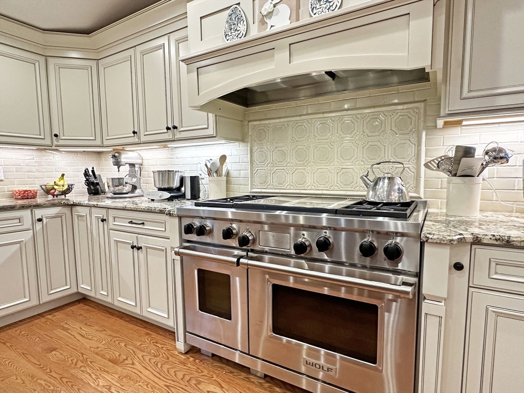 9 Lantern Rd, Belmont