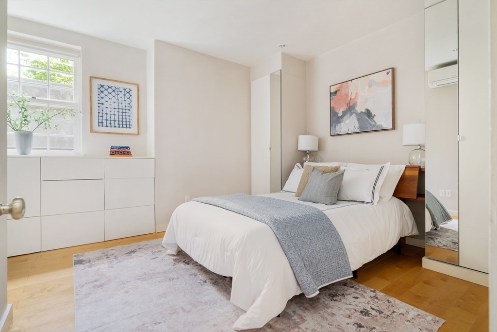 65 Glen Rd, Brookline Village