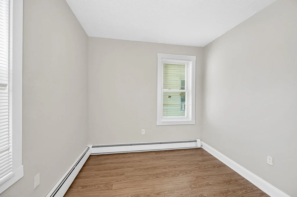 50 1/2 Common St, North Lawrence