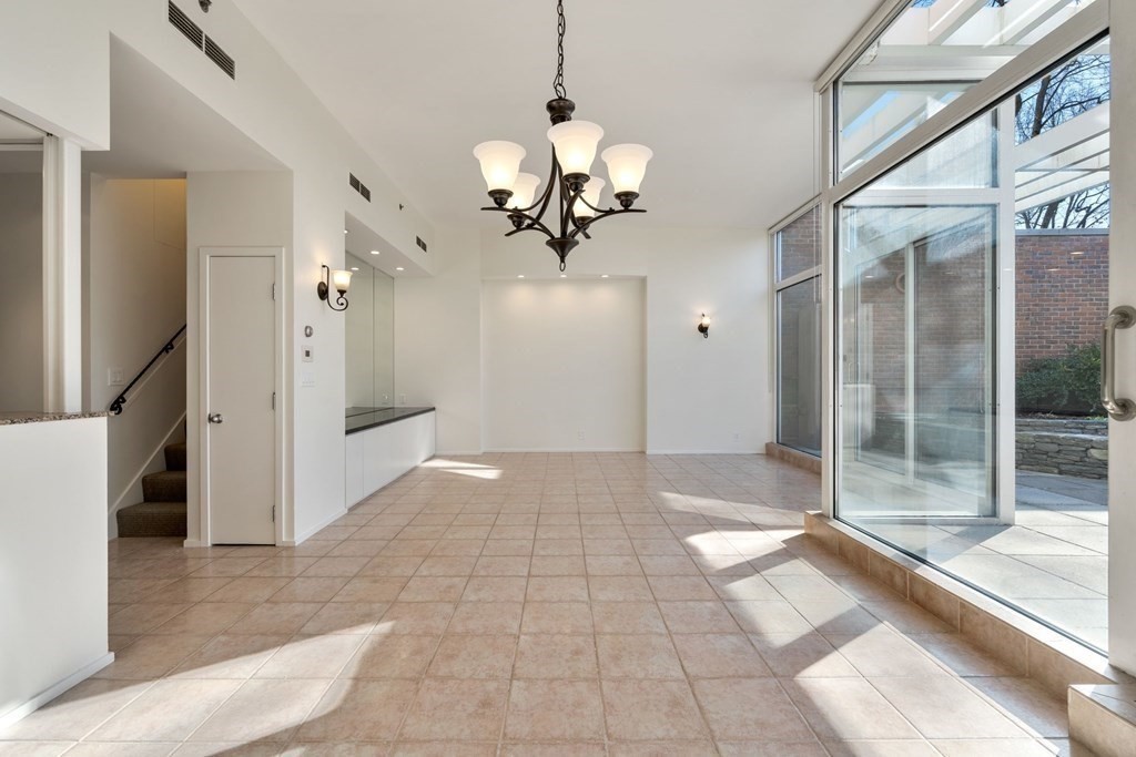 975 Memorial Dr, Harvard Square