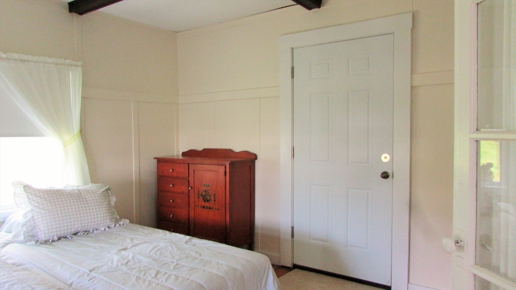 12 Cove Rd, Little Neck