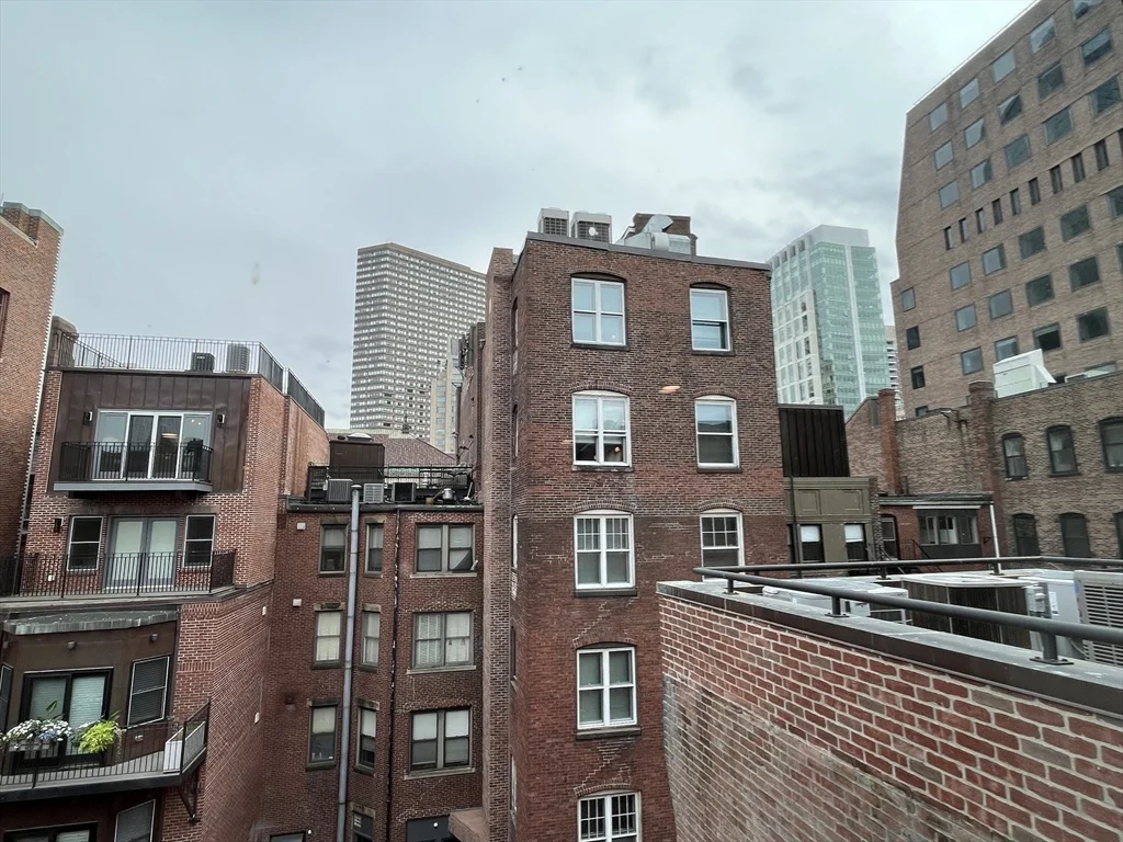 166 Newbury St, Back Bay