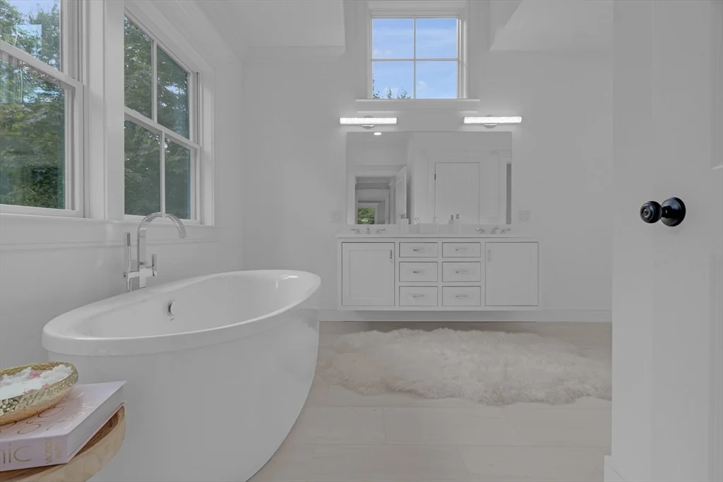 18 Sprague Rd, Wellesley Hills