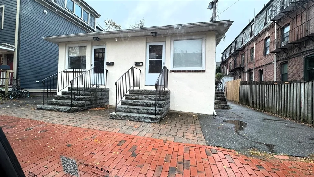 220 Hamilton St, Cambridgeport