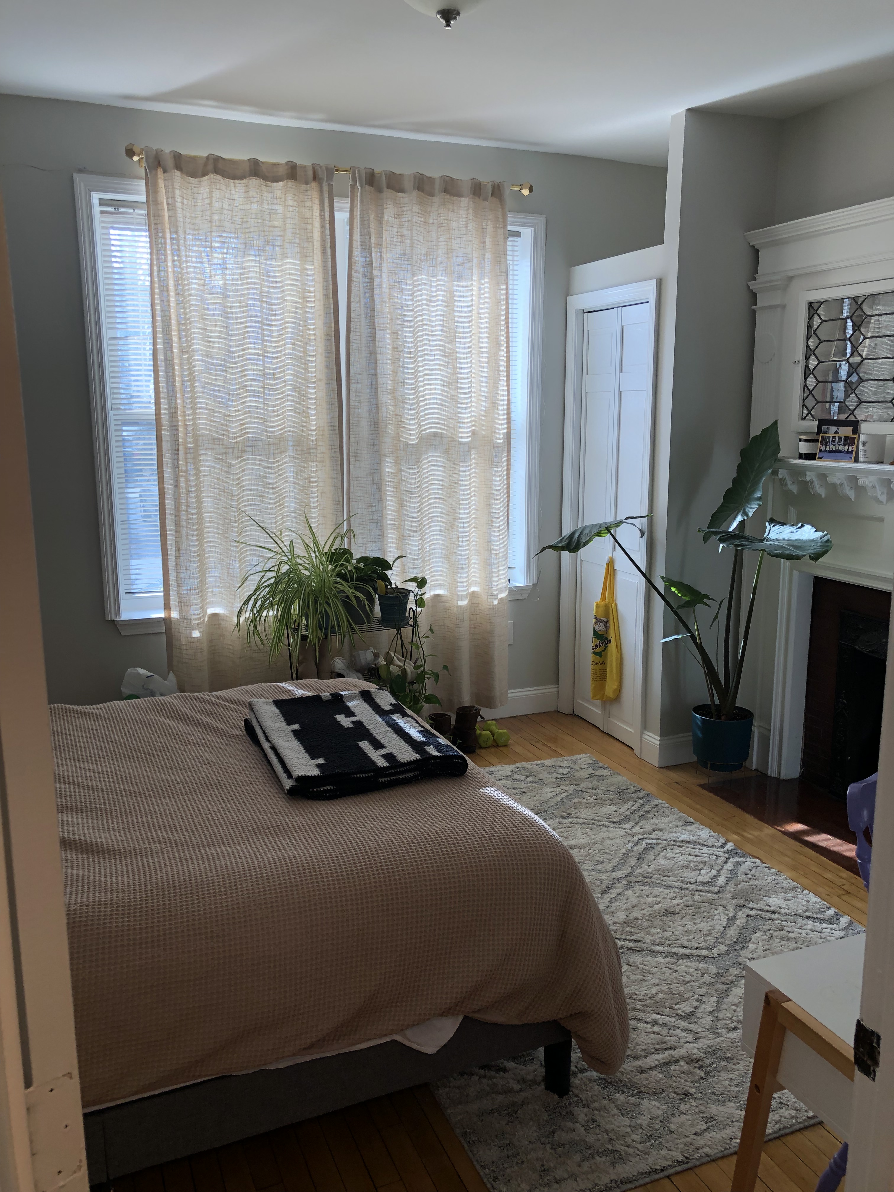 3 bed, 1 bath apartment for rent at 6 Farrington Ave Unit 2, Allston — photo 3 of 5