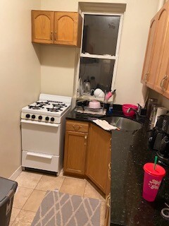 2 bed, 1 bath apartment for rent at 1185 Commonwealth Ave Unit 2A, Allston — photo 5 of 7