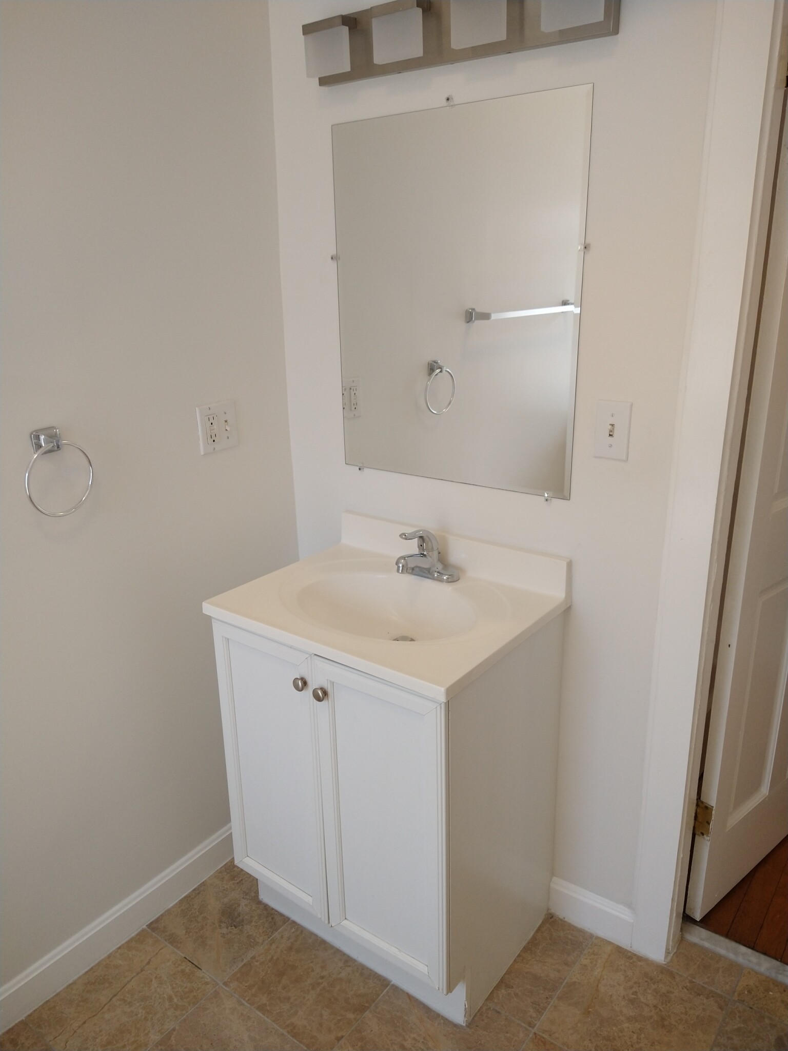 Studio bed, 1 bath apartment for rent at 1197 Commonwealth Ave Unit 6, Allston — photo 24 of 42