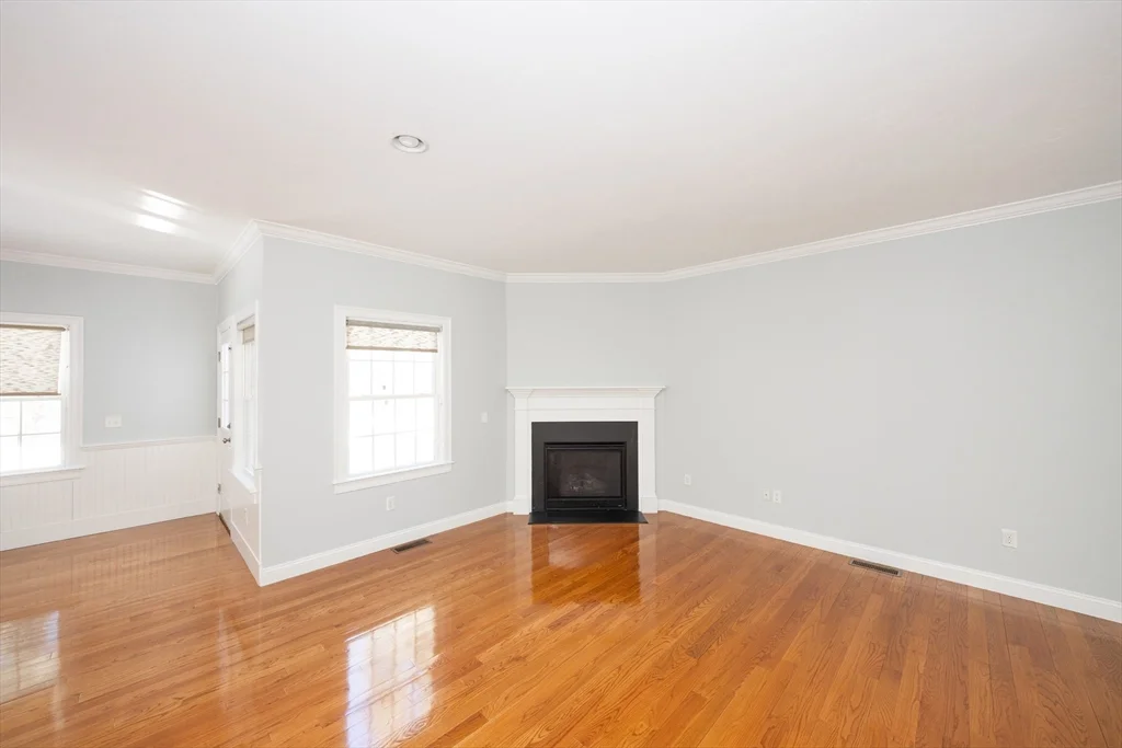 4 Cyrus Way, Northborough