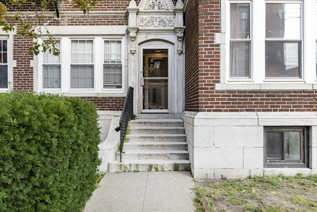 32 Reedsdale St, Allston