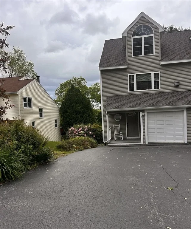 8 Gates Rd, Worcester