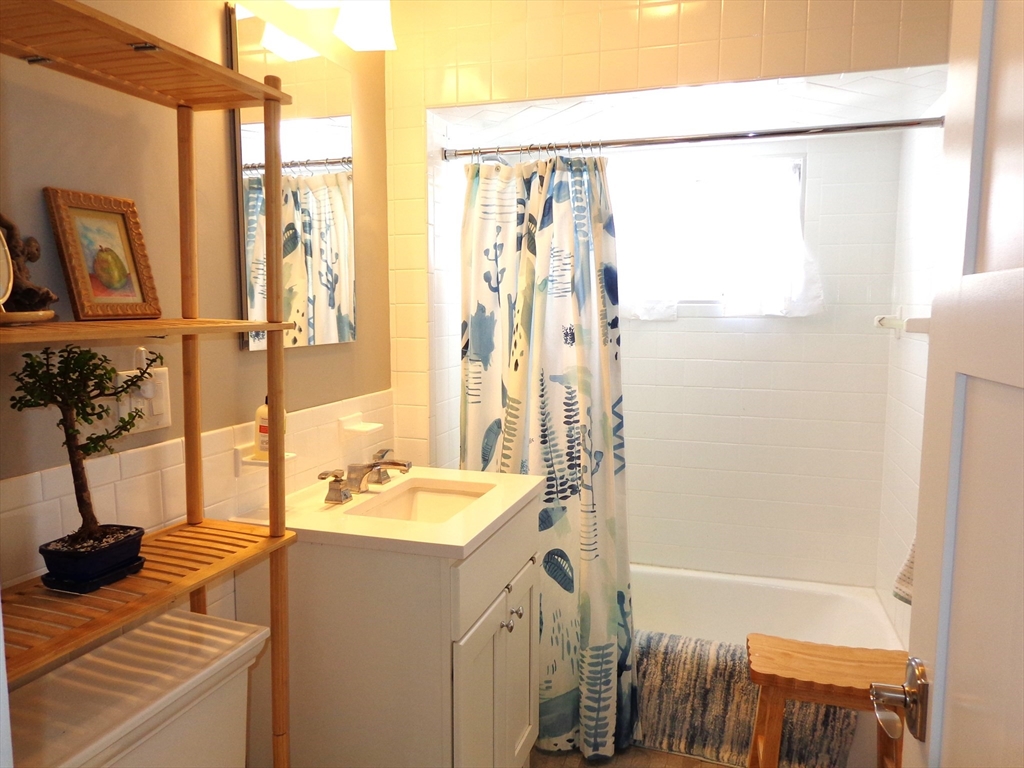 8 Holden Rd, Belmont