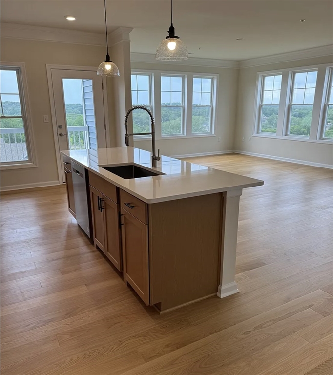 4 Stratton Dr, Woburn