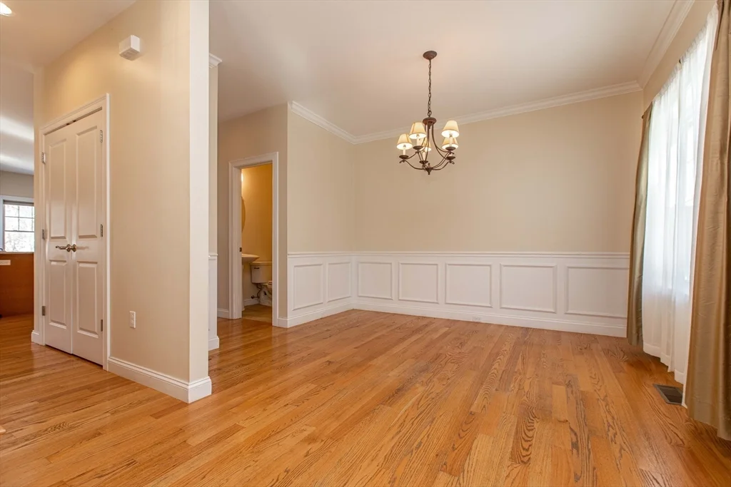 8 Summer Hill Circle, Arlington