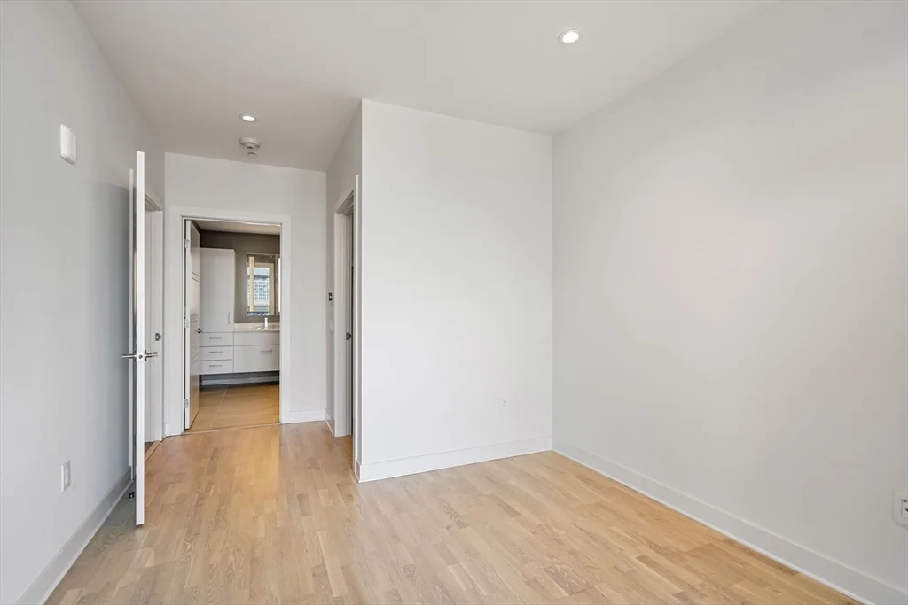 40 Traveler St, South End