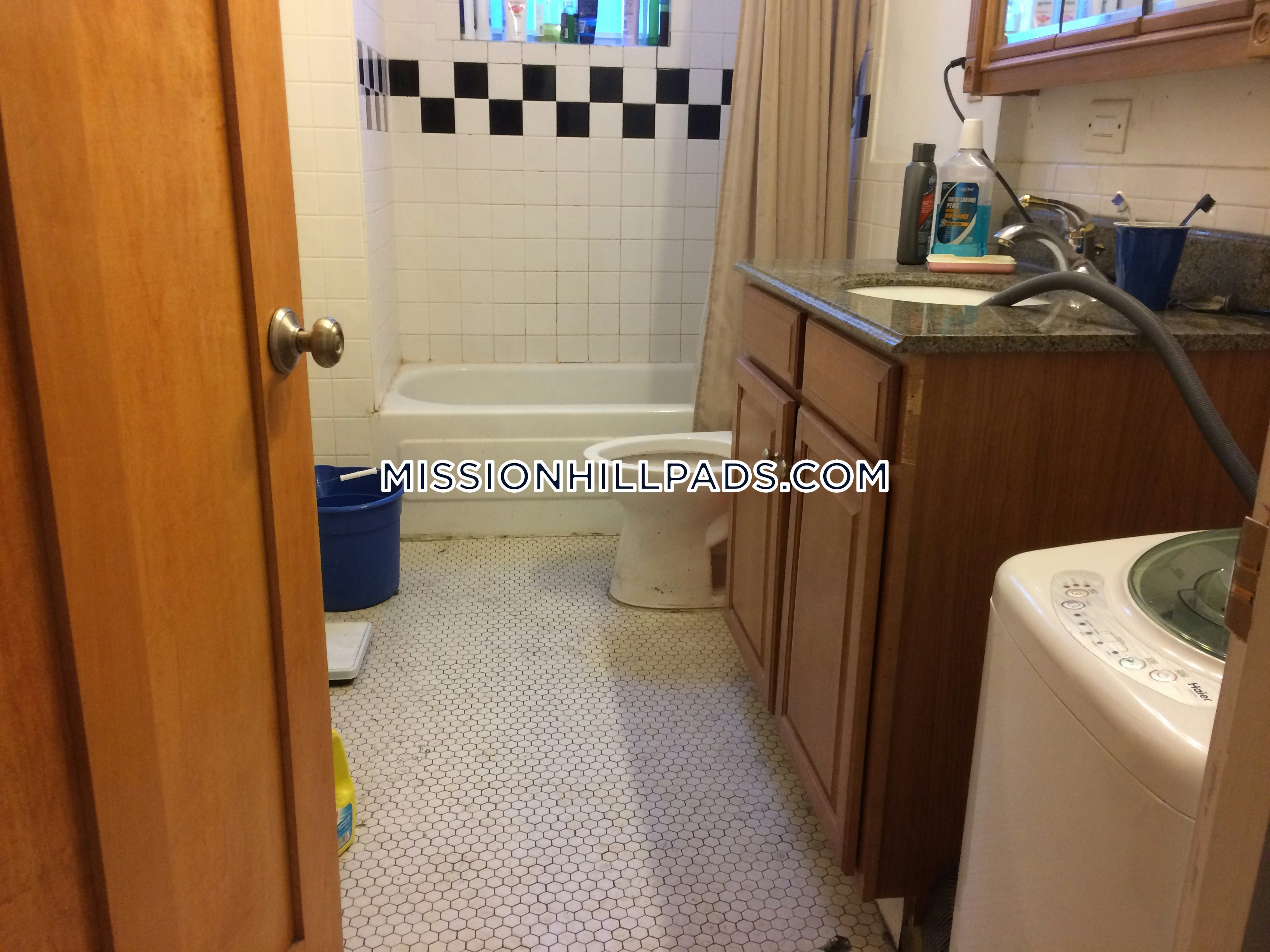 4 bed, 1 bath apartment for rent at 16 Copenger Unit 1, Mission Hill — photo 3 of 7