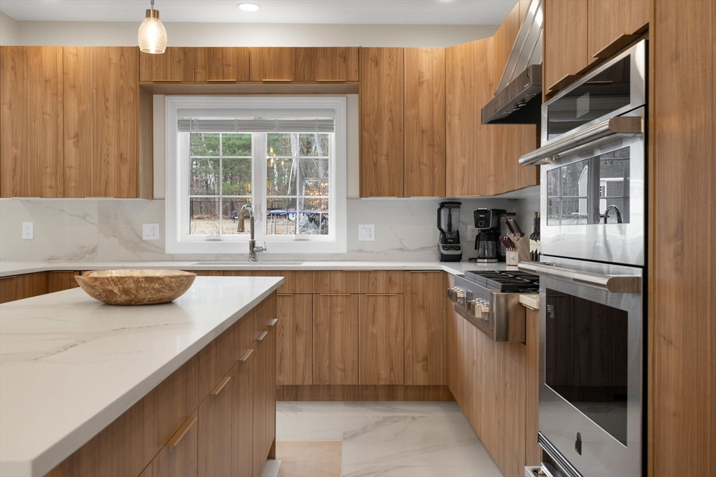 60 Shufelt Rd, South Walpole