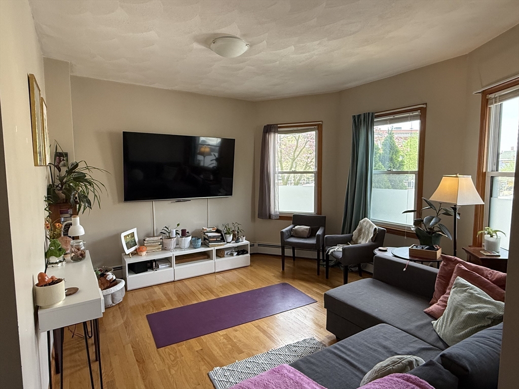 9 Rossmore St, Somerville