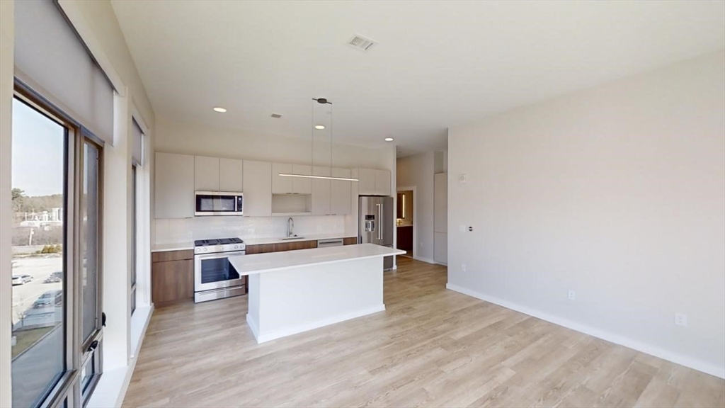 20 4th Ave, Burlington