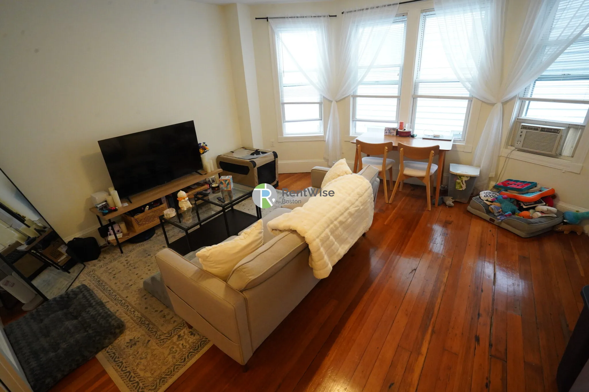 83 Harvard St, Central Village