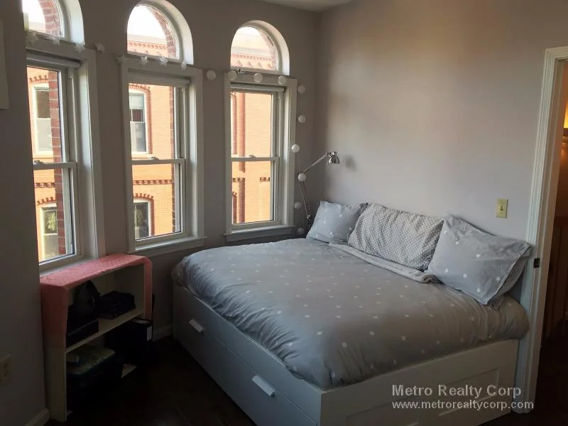 5 Davis Ave, Brookline Village