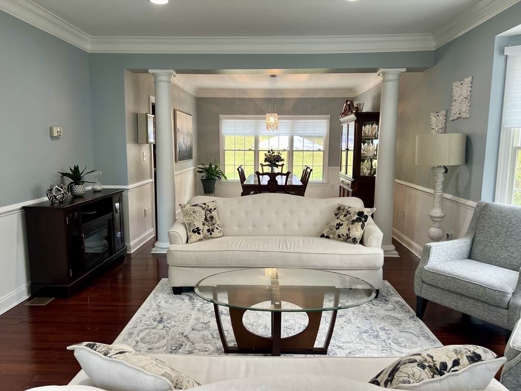 24 Endean Dr, Walpole