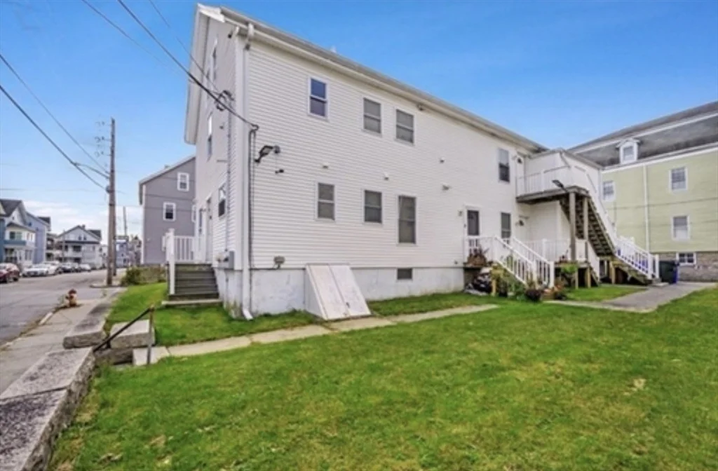 151 Whipple St, Fall River