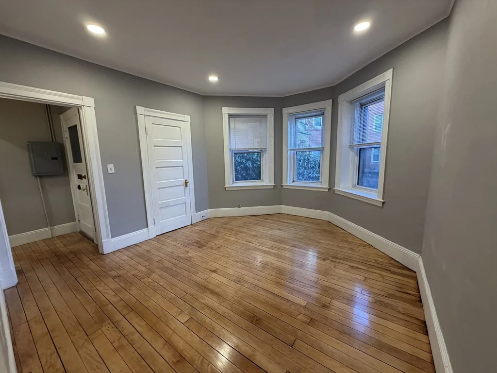 15 Lynde St, Salem