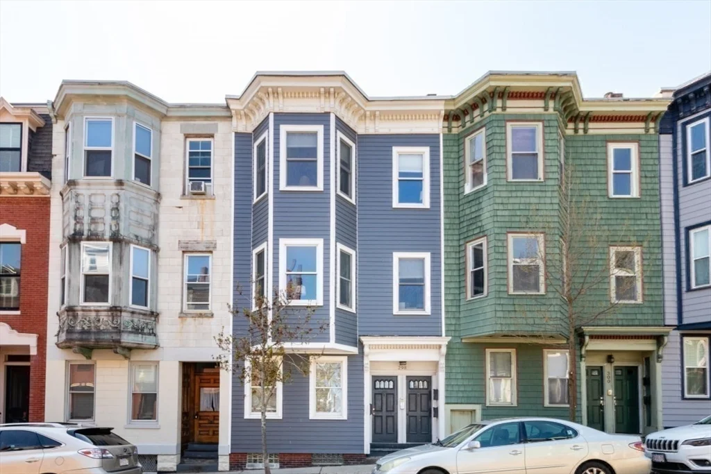 298A Bunker Hill St, Charlestown