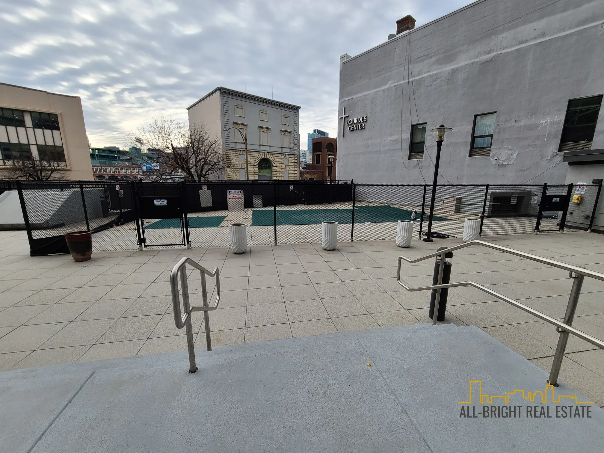 566 Commonwealth Ave, Fenway