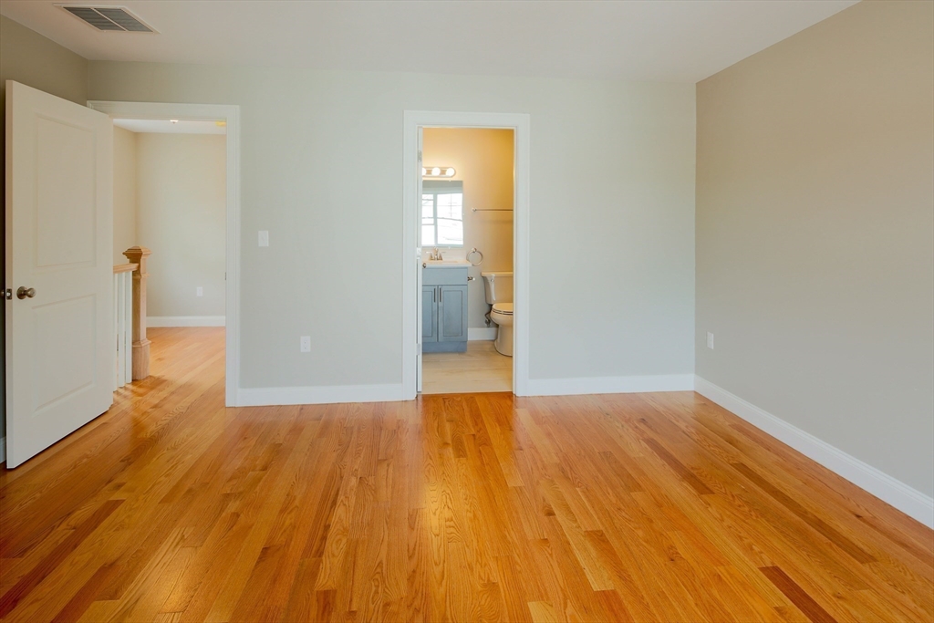 63 Bacon St, Waltham