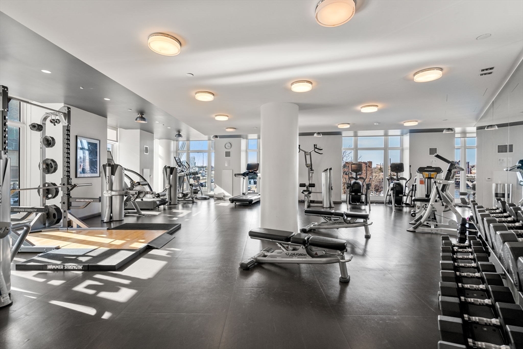 100 Lovejoy Wharf, Waterfront