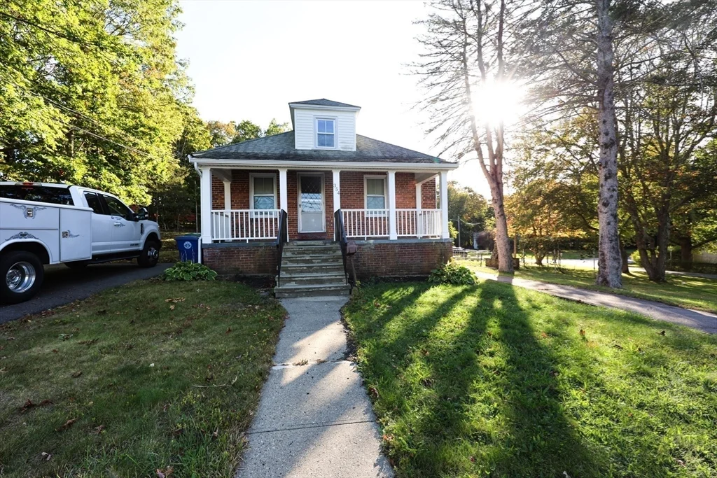 354 Pond St, Braintree