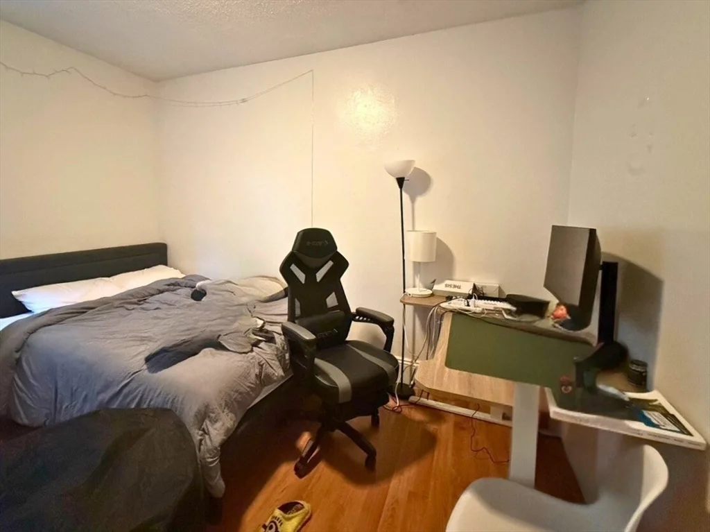 34 Cherokee, Mission Hill