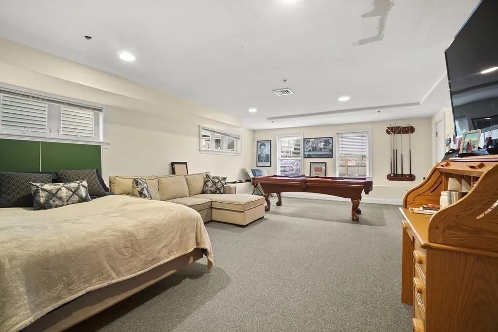 8 Howell, Dorchester