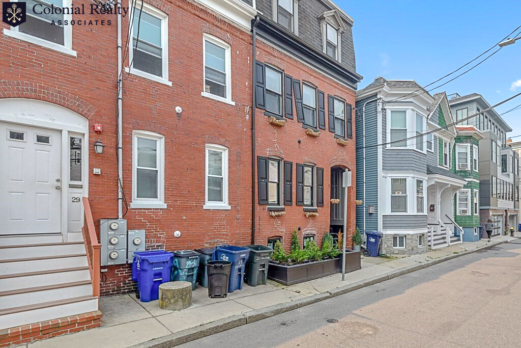 27 Swallow St, South Boston