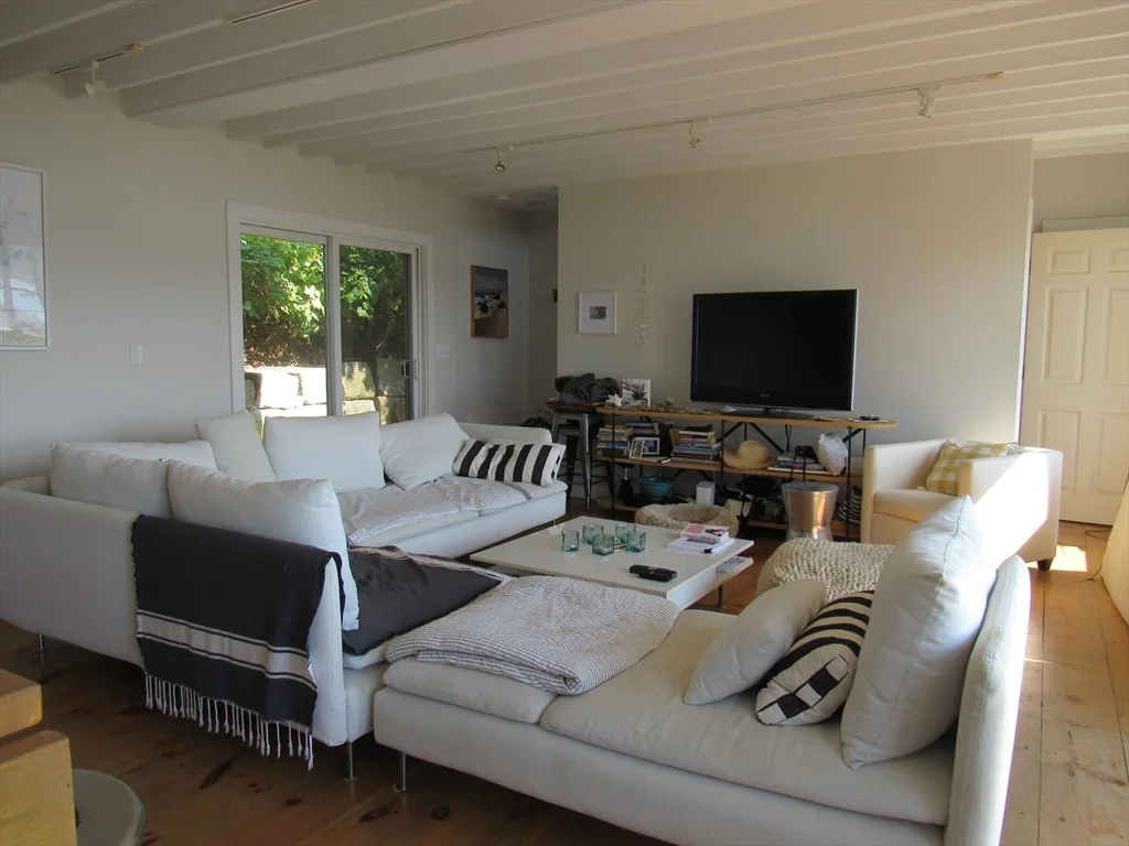 39 River Rd, Little Neck